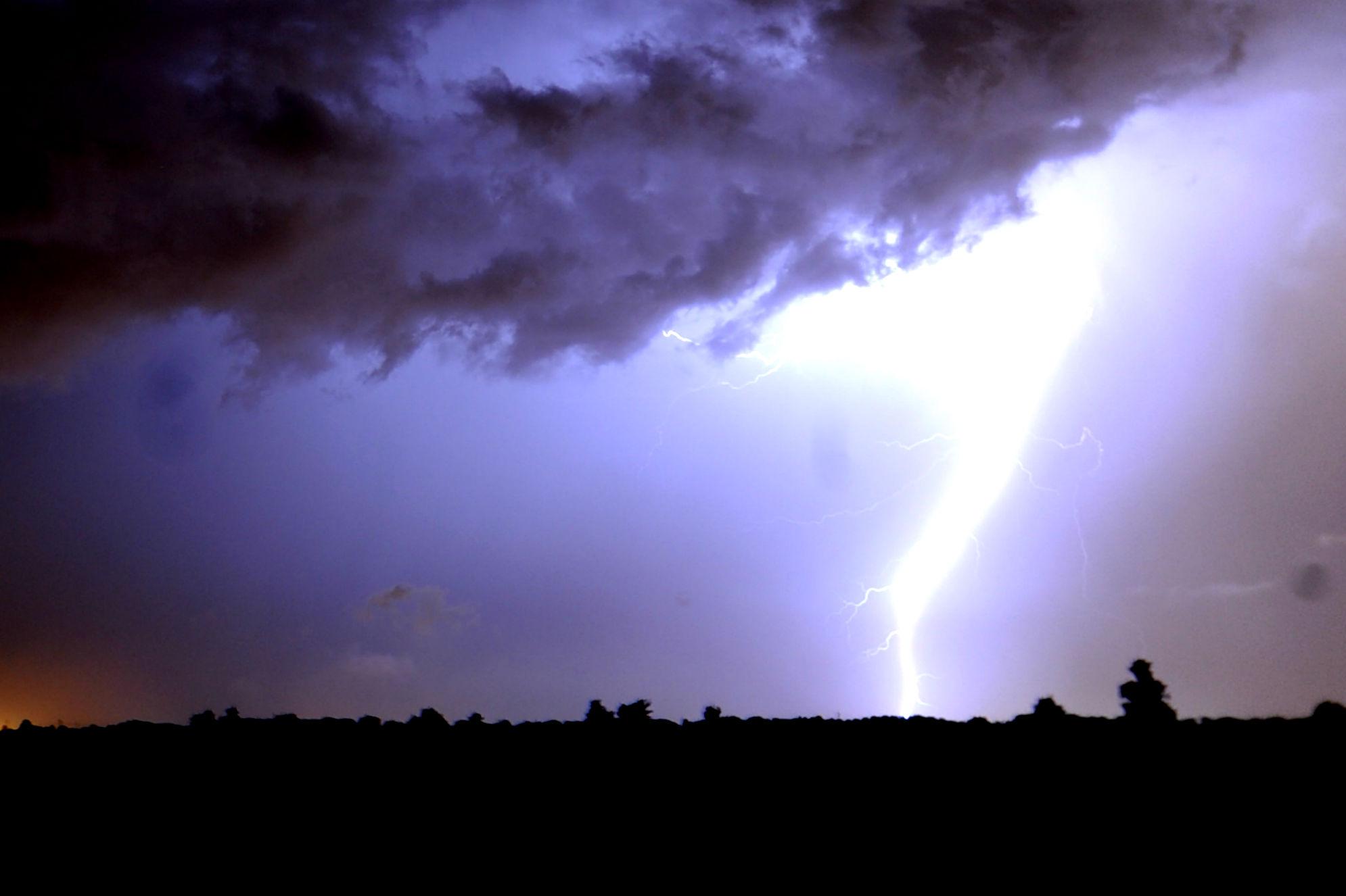 Maltempo sull'Italia, oggi allerta rossa in Emilia e arancione in Campania