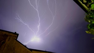 Maltempo sull'Italia, temporali e raffiche di burrasca: scatta allerta