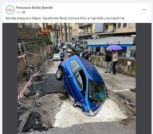 Maltempo, voragine inghiotte auto a Napoli
