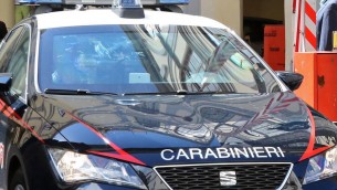 Mamma sviene sopra il neonato di 4 mesi, tragedia sfiorata a Palermo