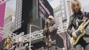 Maneskin, concerto a sorpresa a Times Square: folla in visibilio - Video