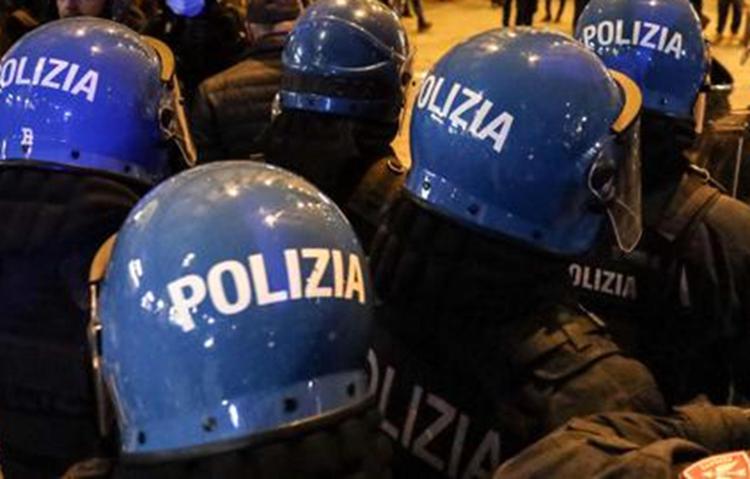 Manganellate su studenti a Pisa, trasferita dirigente reparto mobile di Firenze