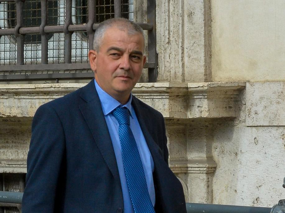 Manovra 2023, Fazzolari: "No barricate su Pos, ma su tetto contante no passi indietro"