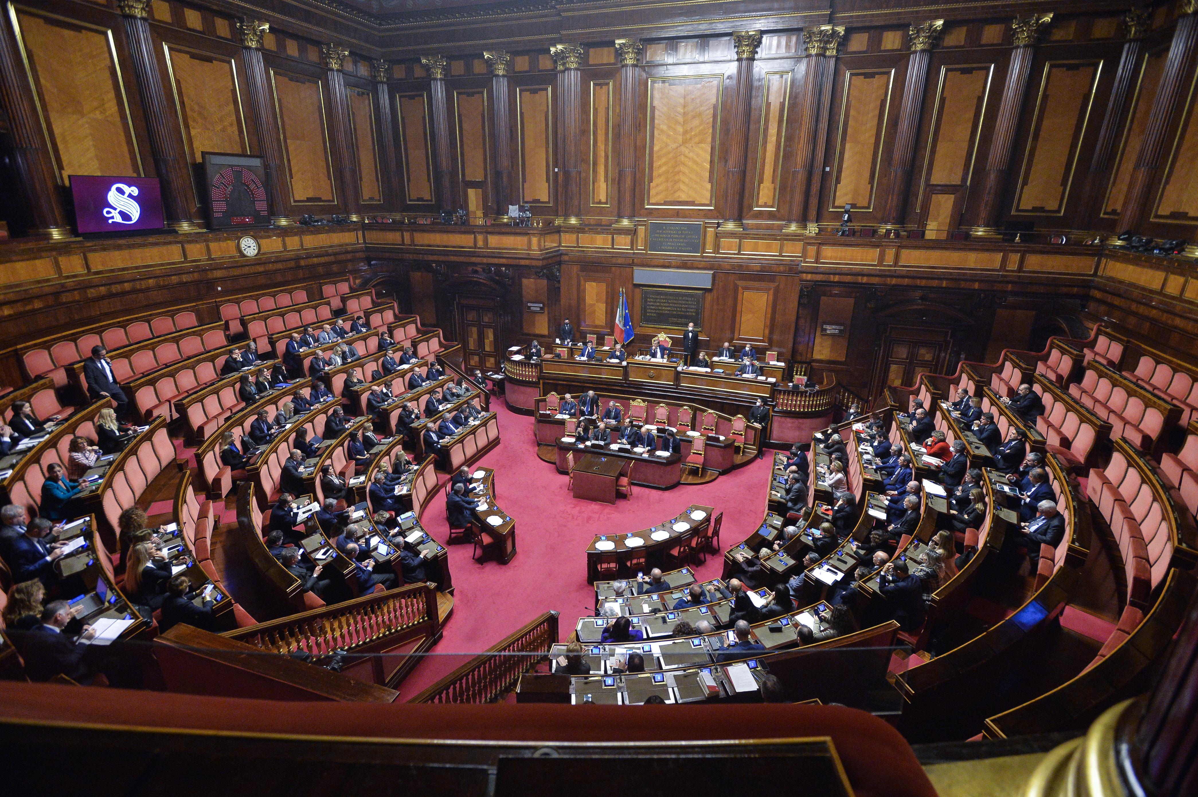 Manovra 2023, protesta delle opposizioni: slitta voto finale