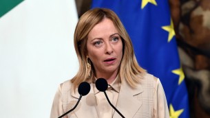 Manovra 2024, Meloni: "1,5 miliardi a forze armate, polizia e vigili del fuoco"