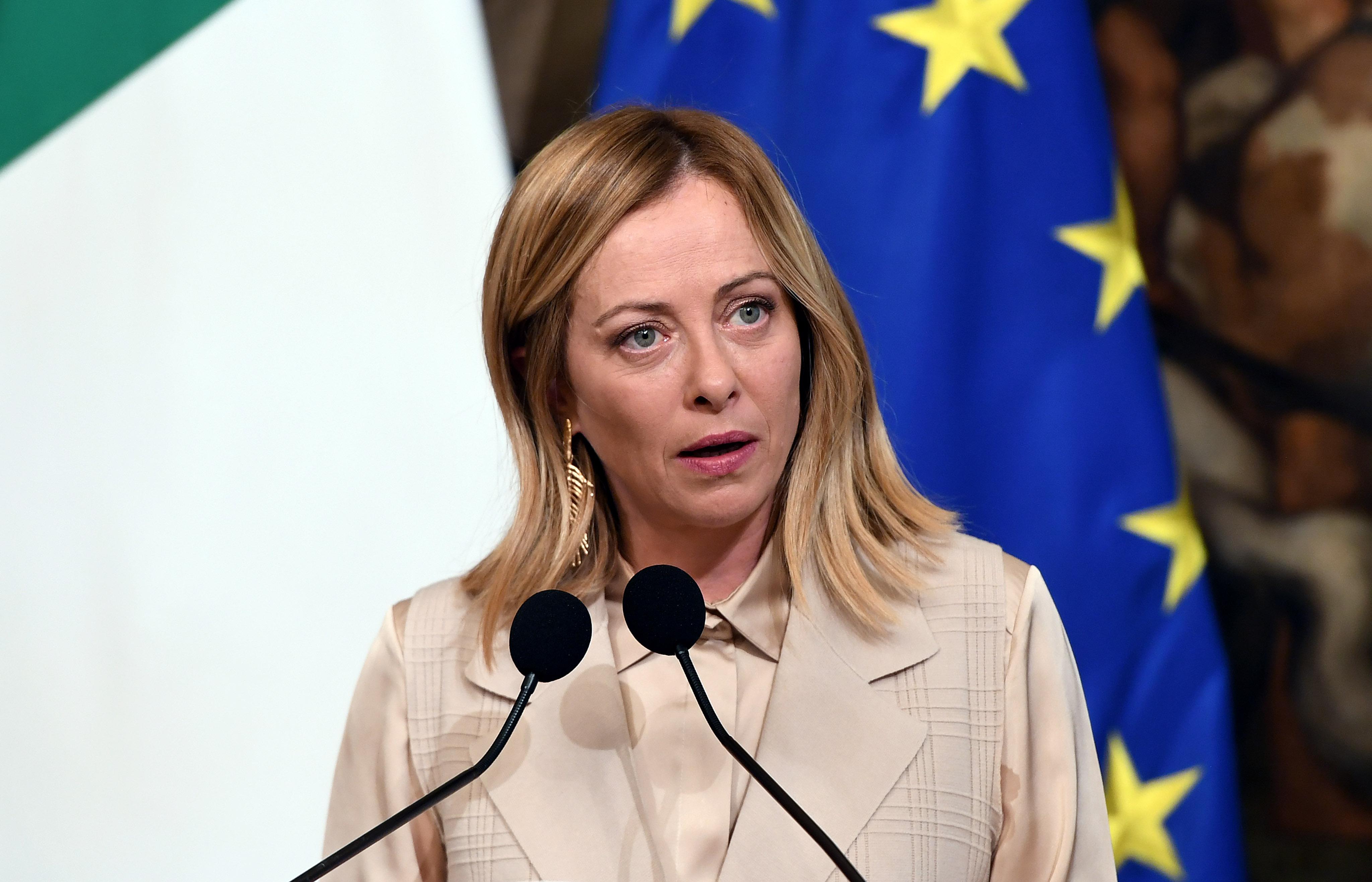 Manovra 2024, Meloni: "1,5 miliardi a forze armate, polizia e vigili del fuoco"