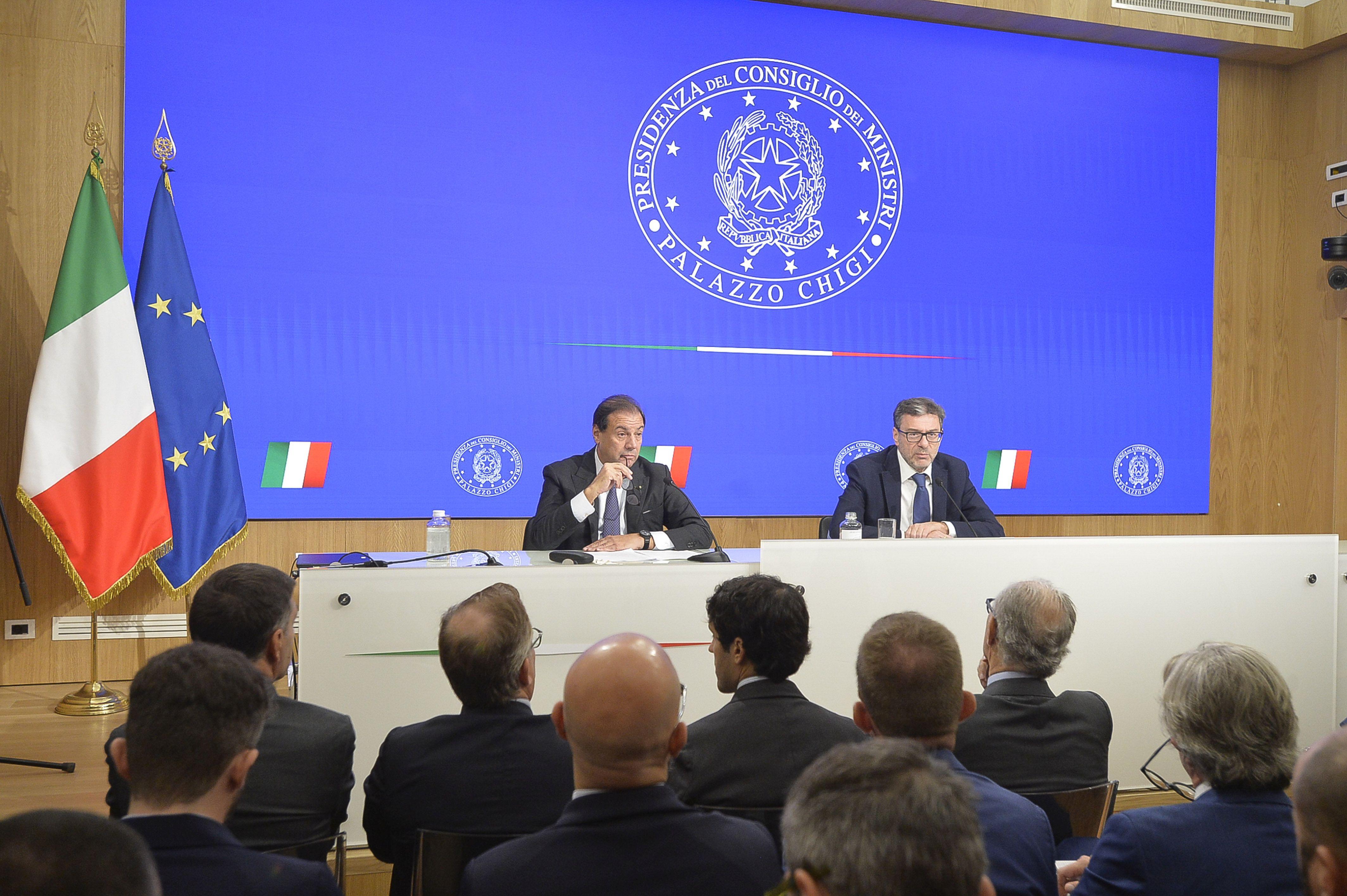 Manovra 2025: quasi 12 miliardi a taglio cuneo, Irpef e 'sconti' famiglie numerose