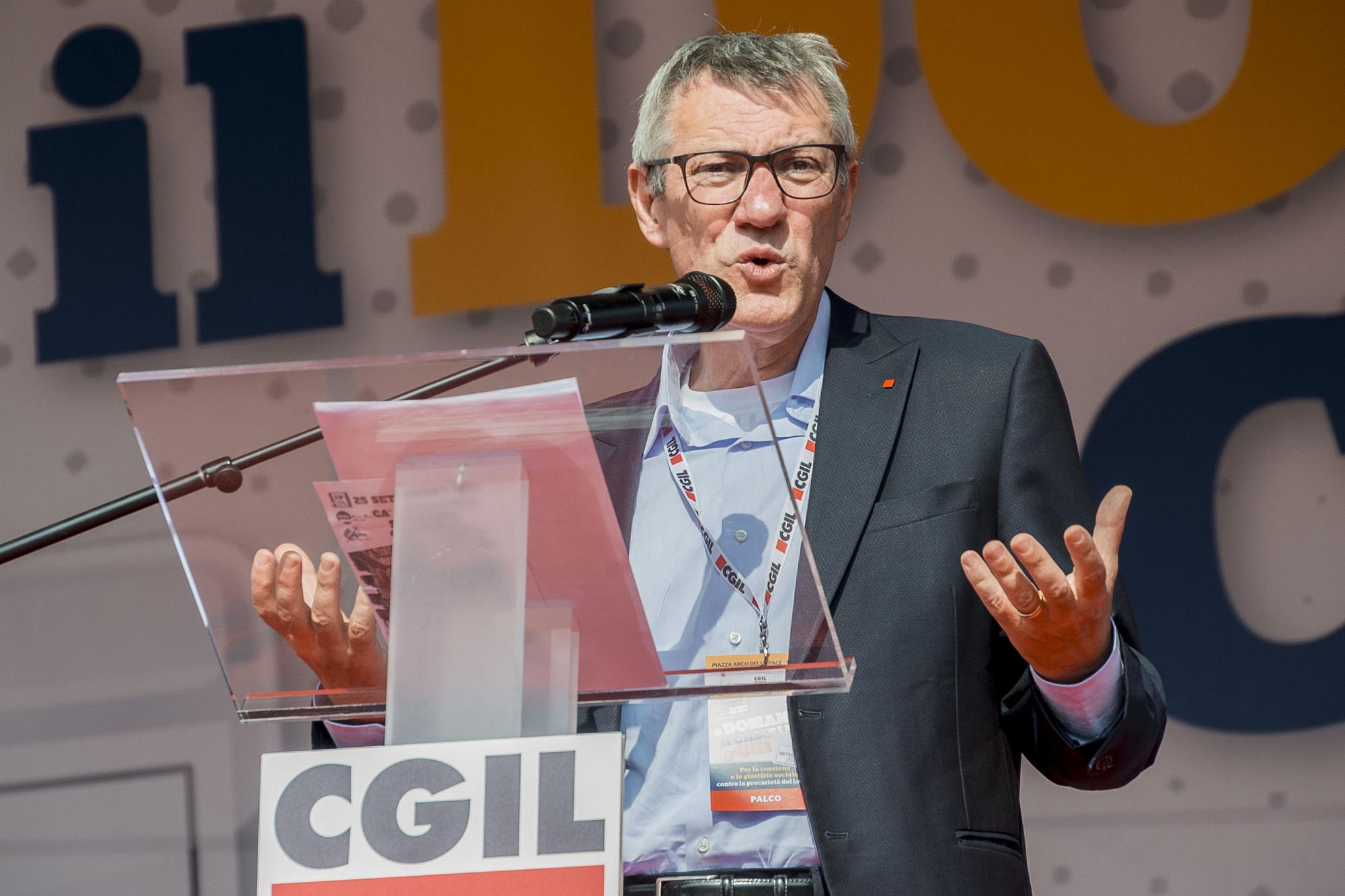 Manovra, Cgil e Uil in piazza: "Politica lontana da Paese reale"