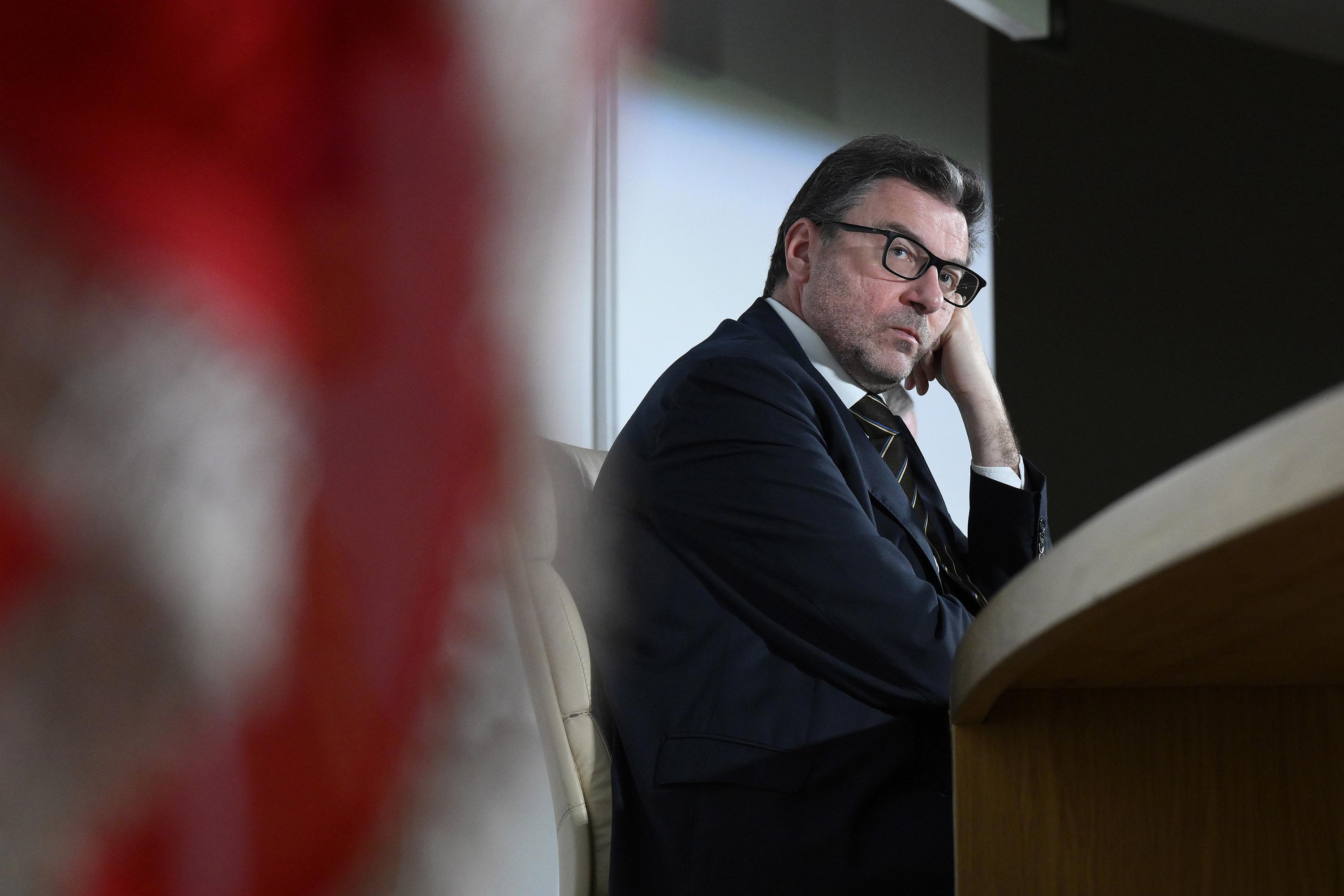 Manovra, Giorgetti: "Approccio prudente, senza pazzie di bilancio"