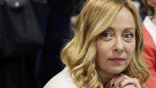 Manovra, Meloni: "Risorse anche da banche e assicurazioni, mai fatto"