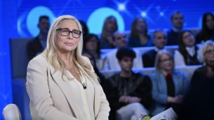 Mara Venier confessa: "Ho pianto prima di andare in diretta, ultimamente faccio fatica"