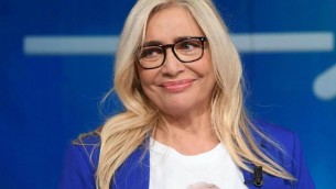 Mara Venier denuncia: "Un mio fake con Intelligenza Artificiale per truffare ingenui"