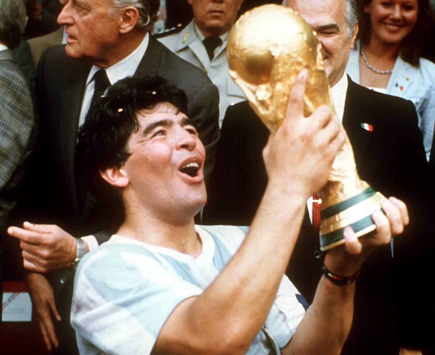Maradona, all'asta maglia 'mano de Dios': base di oltre 5 milioni