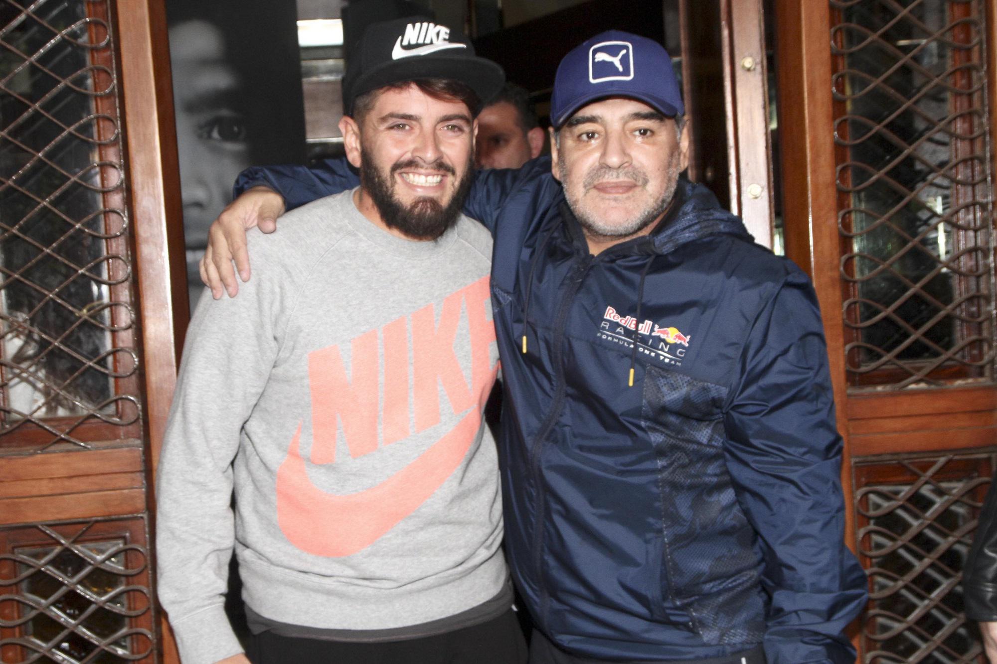 Maradona jr: "Volto papà su maglia Napoli senza consenso agiremo per vie legali"