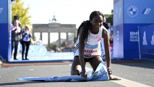 Maratona Berlino, etiope Assefa migliora di 2' il record del mondo femminile