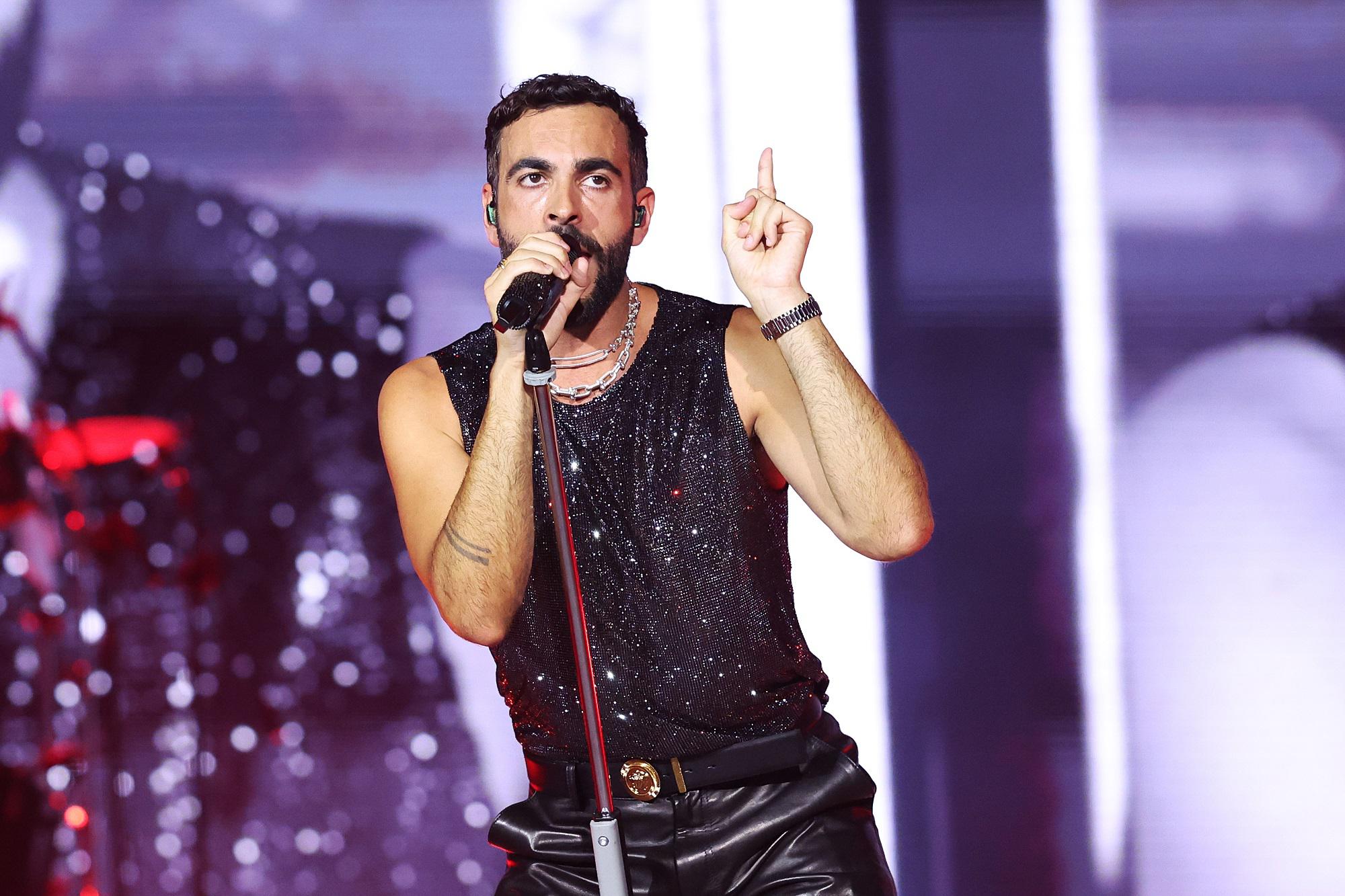 Marco Mengoni torna sul palco, e da Padova parla di diritti e speranza