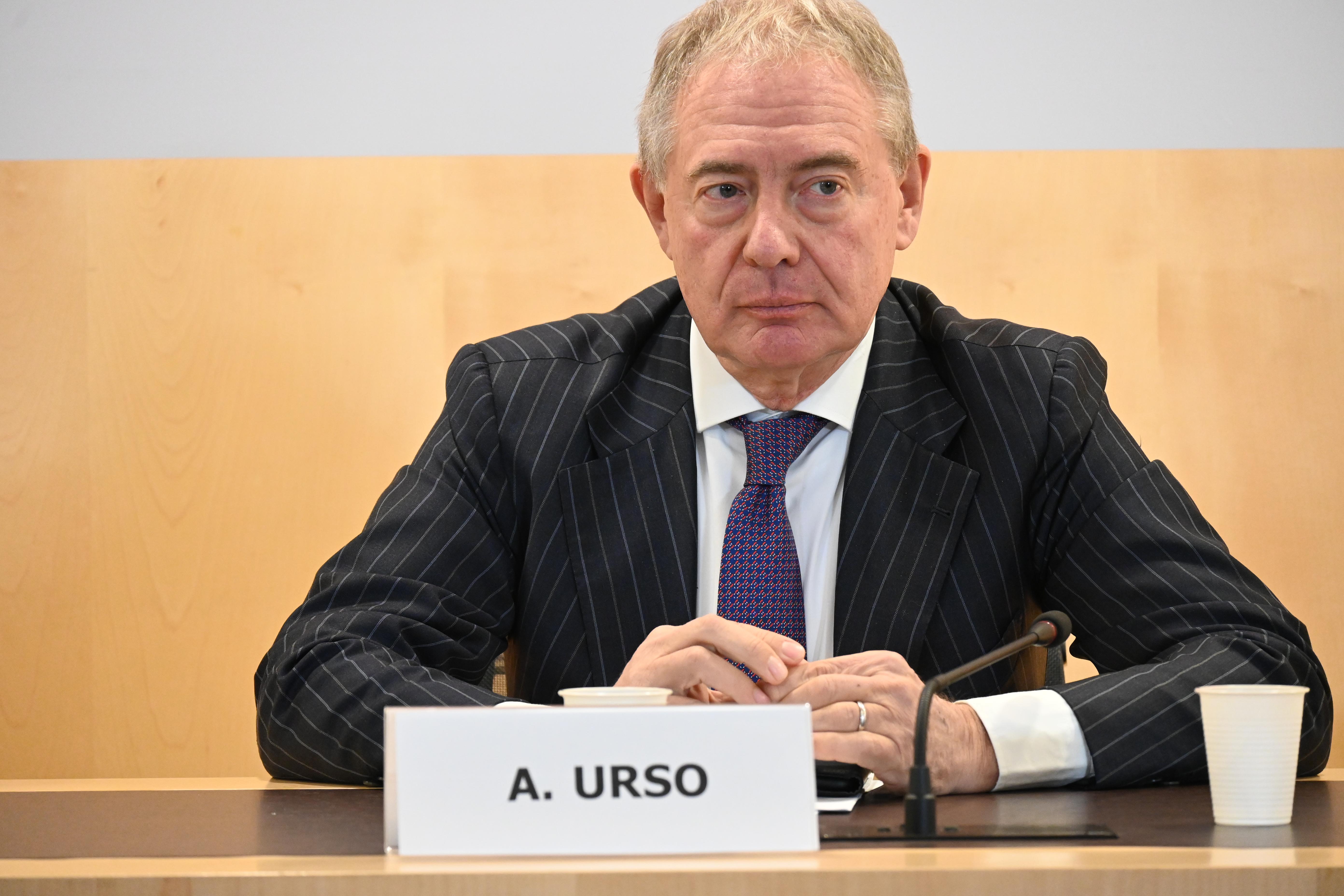 Mare, Urso: "Il settore marittimo contribuisce per 65 miliardi al Pil"