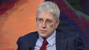 Mario Giordano e l'inviata di 'Fuori dal Coro' aggredita: "Per Fedez solo 2 paroline"