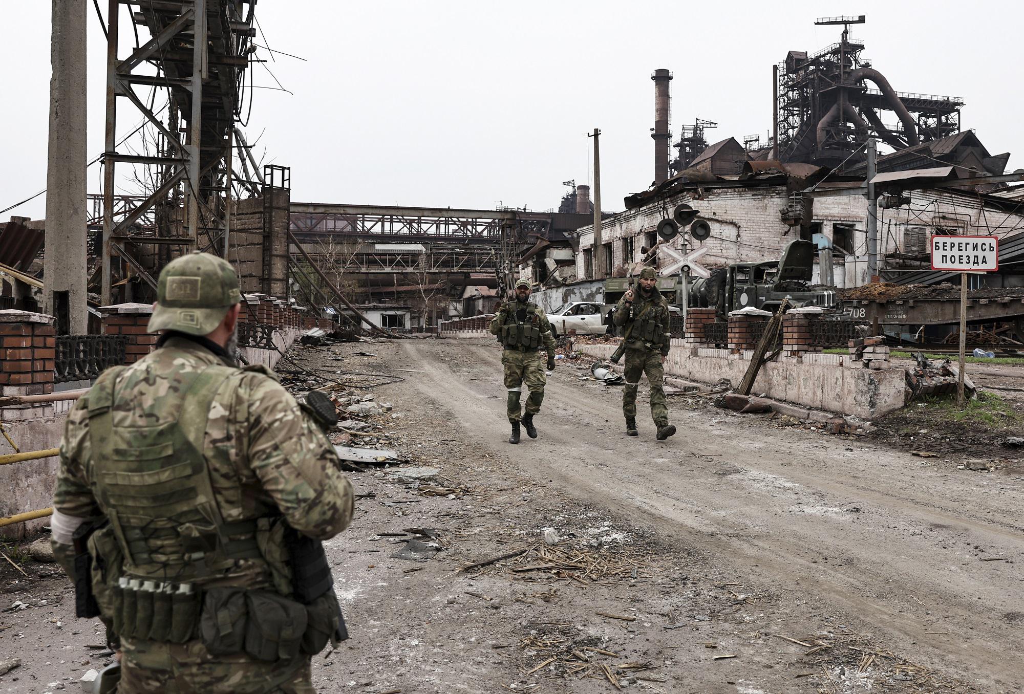 Mariupol, Russia: "Cessate il fuoco per uscita civili da acciaieria Azovstal"
