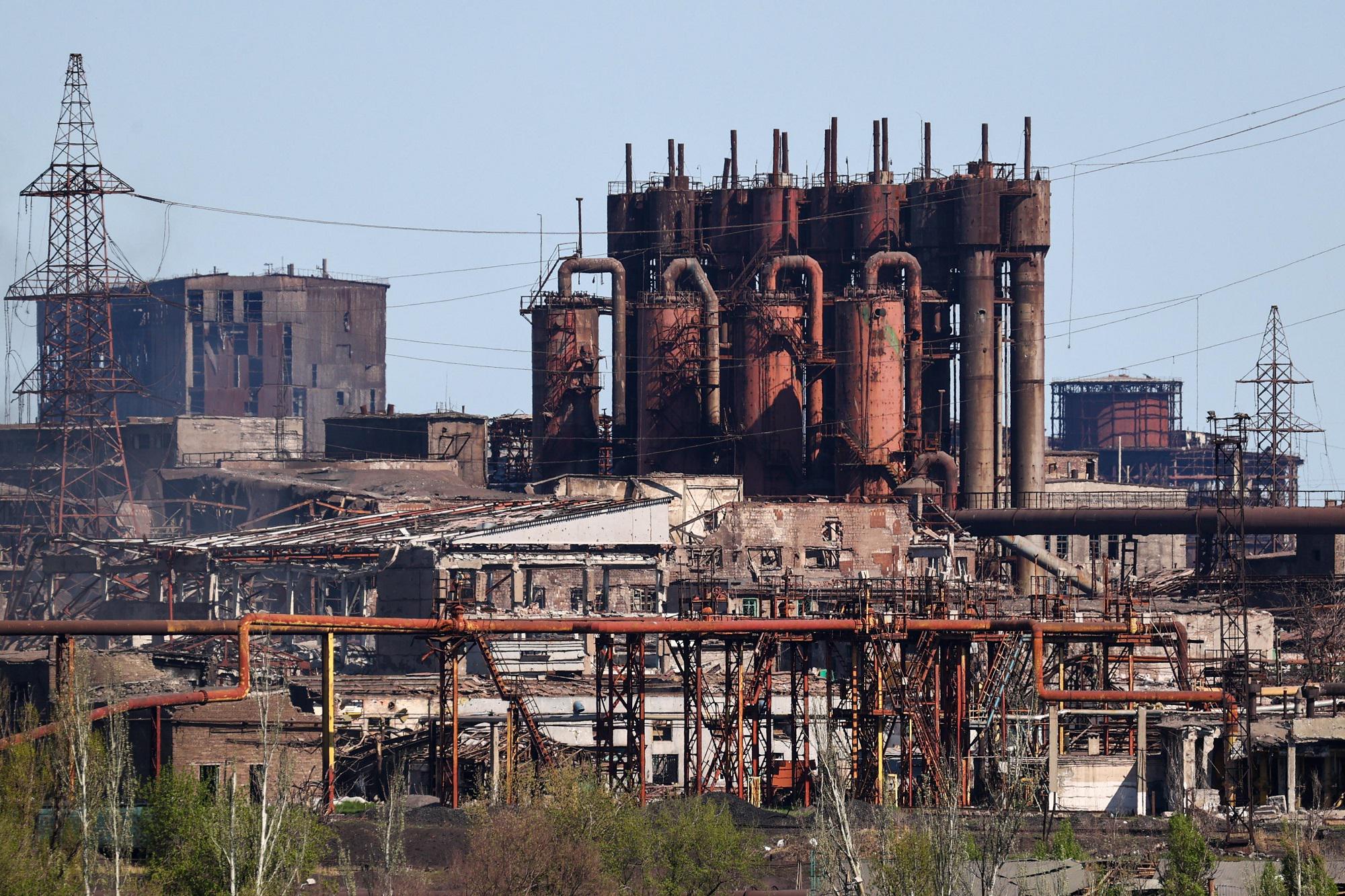 Mariupol, Russia: "Da domani corridoi per evacuazione civili Azovstal"