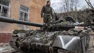 Mariupol, Russia rivendica controllo città: annullato assalto acciaieria Azovstal