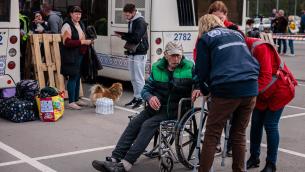 Mariupol, "via da città e Azovstal altri 500 civili"