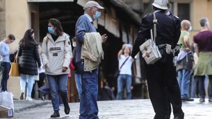 Mascherina all'aperto, obbligo a Firenze dal 4 dicembre