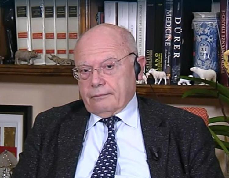Mascherine a scuola, Galli: "Si decida in base a possibilità di arieggiare"