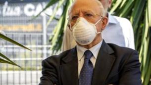 Mascherine all'aperto, regole Campania su obbligo: ordinanza regione