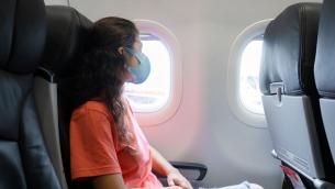Mascherine in aereo, cosa cambia da oggi in Italia e in Europa