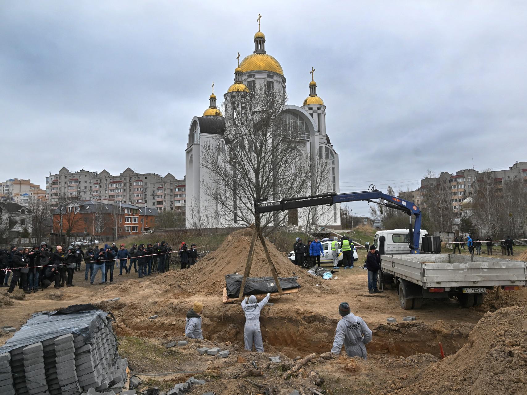 Massacro Bucha, Putin premia soldati Russia per "atti di eroismo"