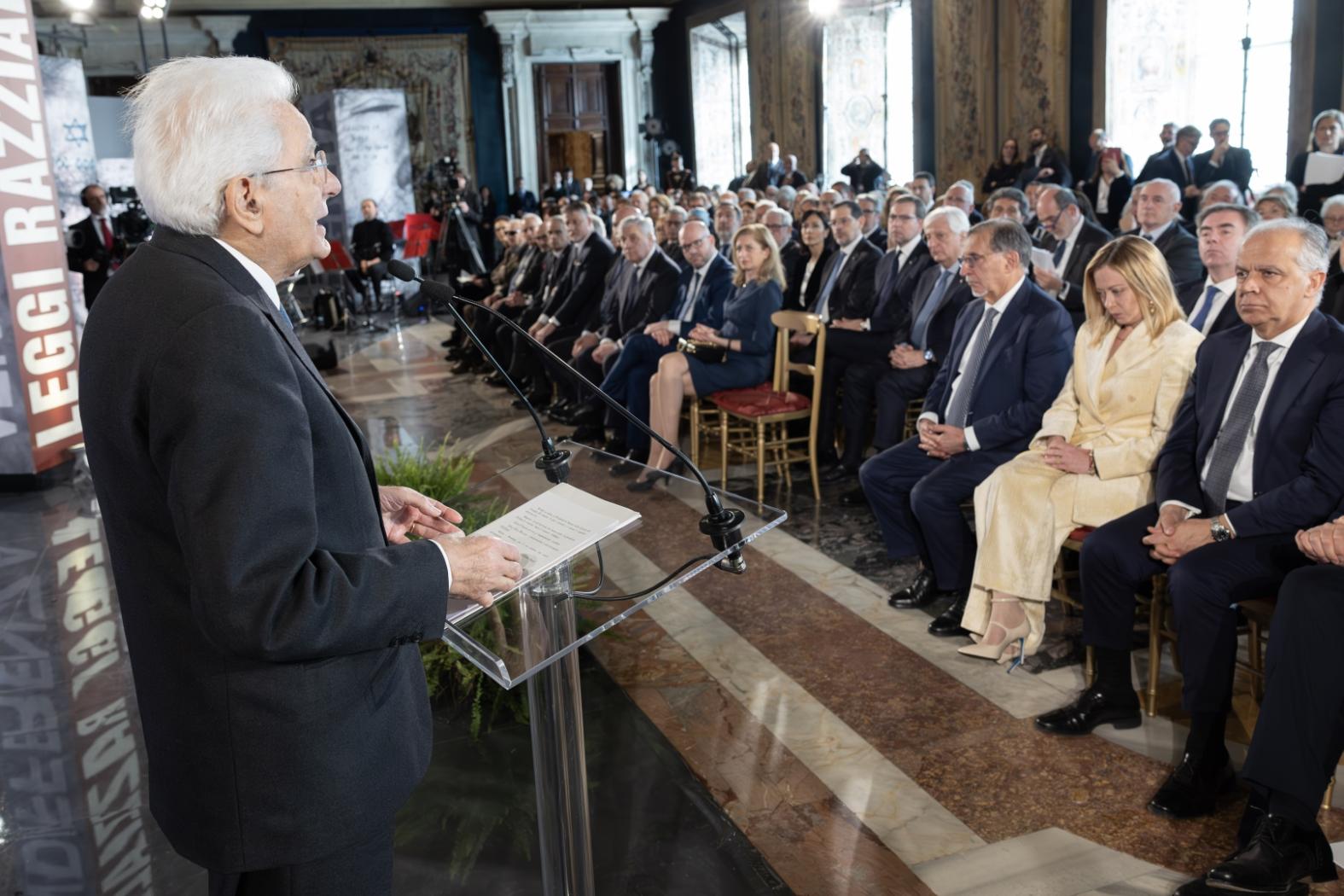 Mattarella: "Auschwitz incancellabile"
