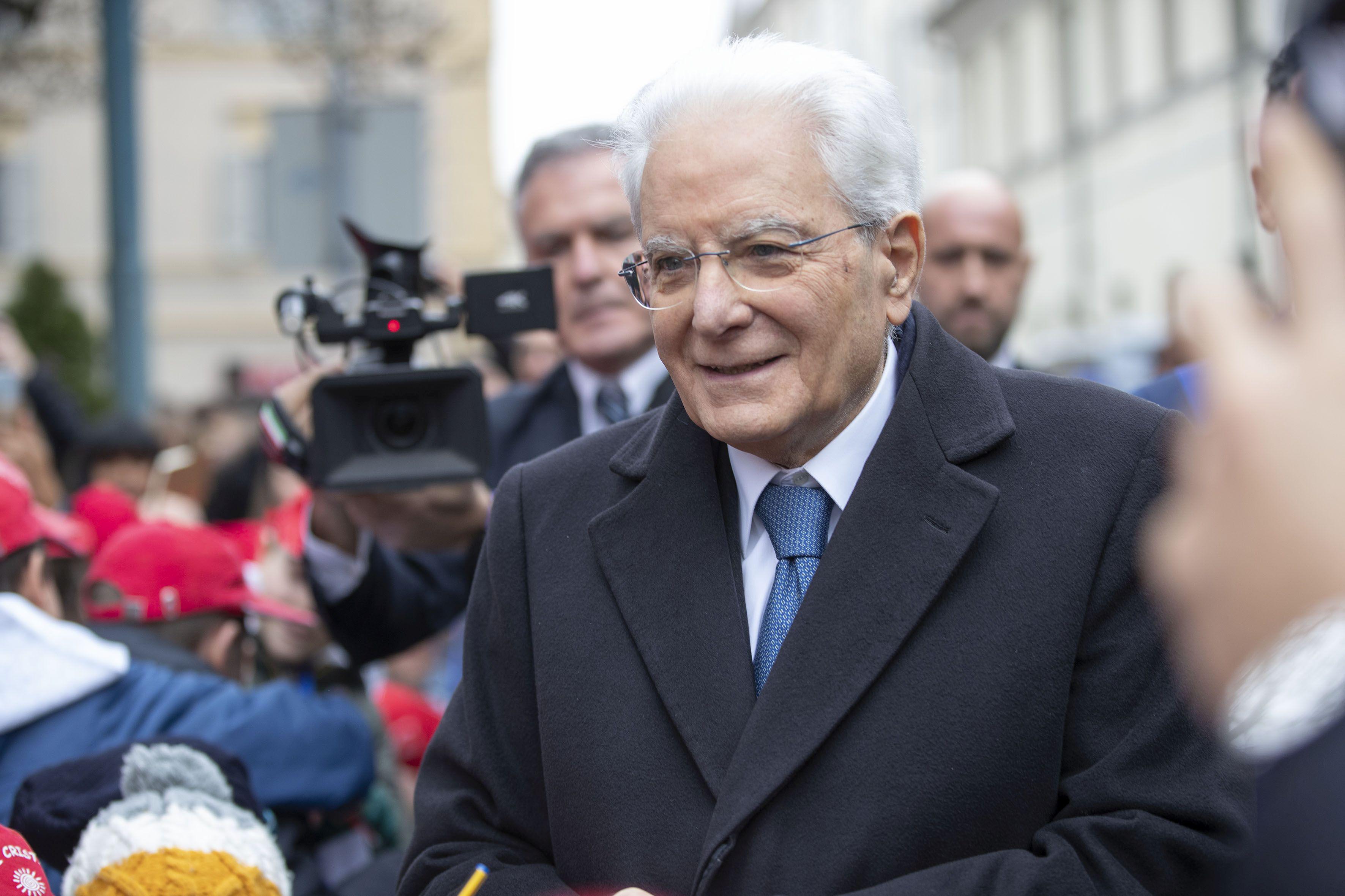 Mattarella: "Giovani motivo di speranza, compito università far emozionare"