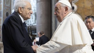 Mattarella, gli auguri a Papa Francesco: "Giustizia ed equità imprescindibili per la pace"