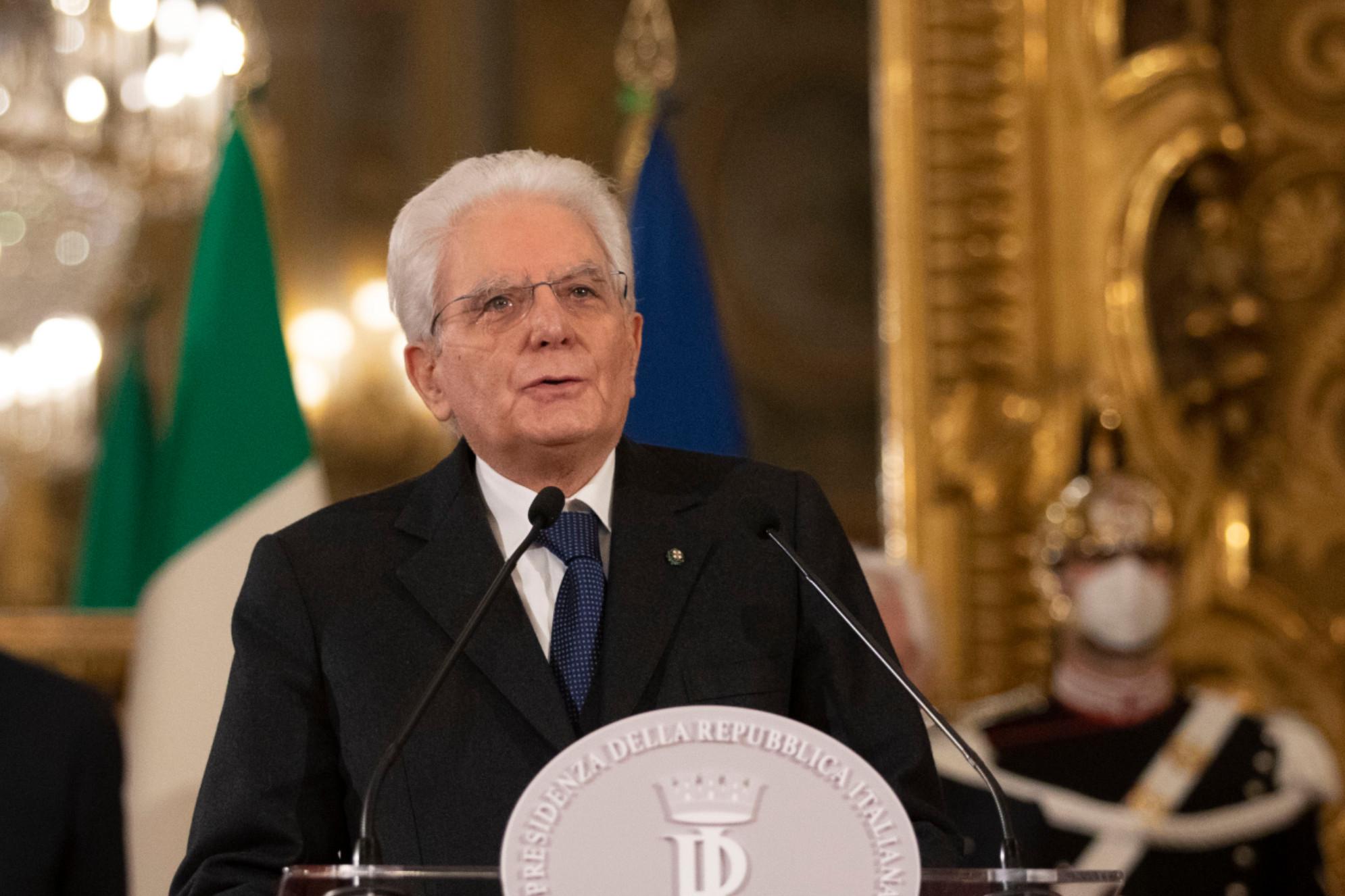 Mattarella: "Governo di alto profilo"