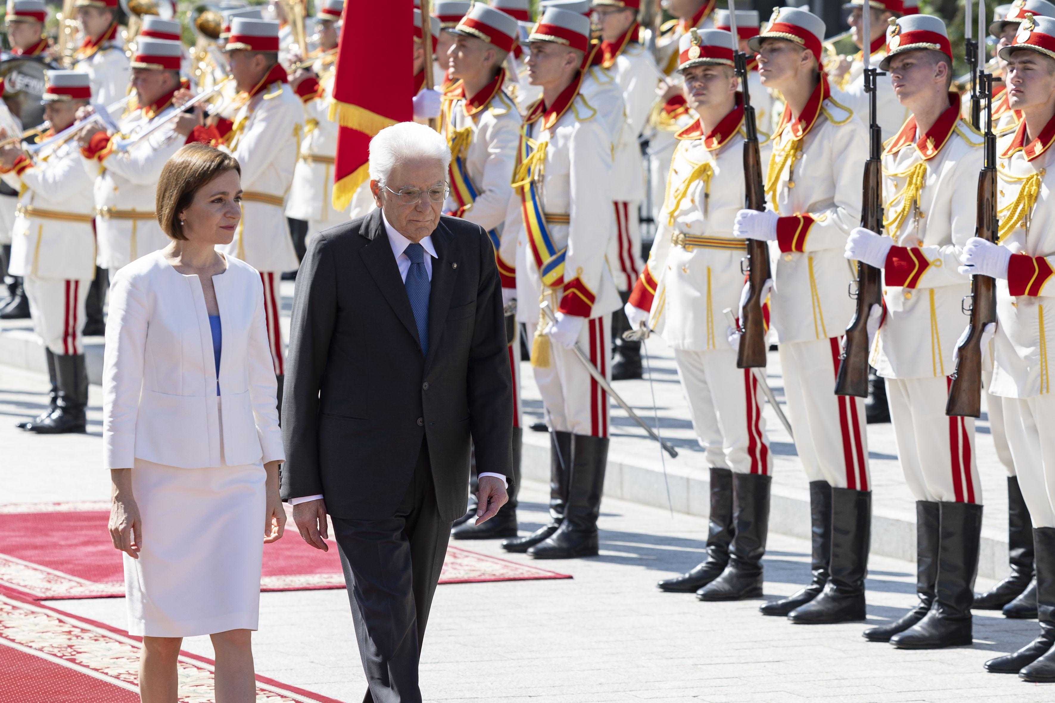 Mattarella: "Sostegno all'Ucraina senza cedimenti