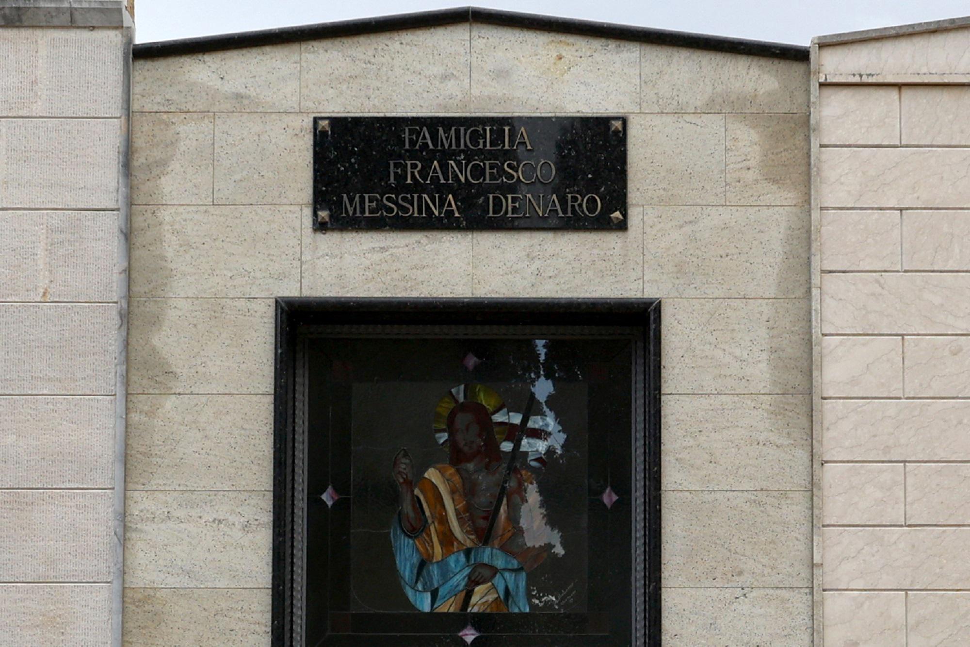 Matteo Messina Denaro, rose gialle sulla bara e sepoltura blindata per il boss
