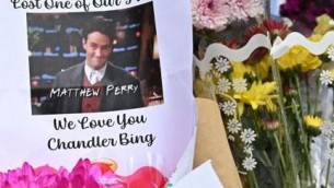 Matthew Perry, ai funerali privati anche il cast di 'Friends'