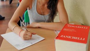 Maturità, linguista denuncia: "Clamoroso errore nella traccia su Pascoli"