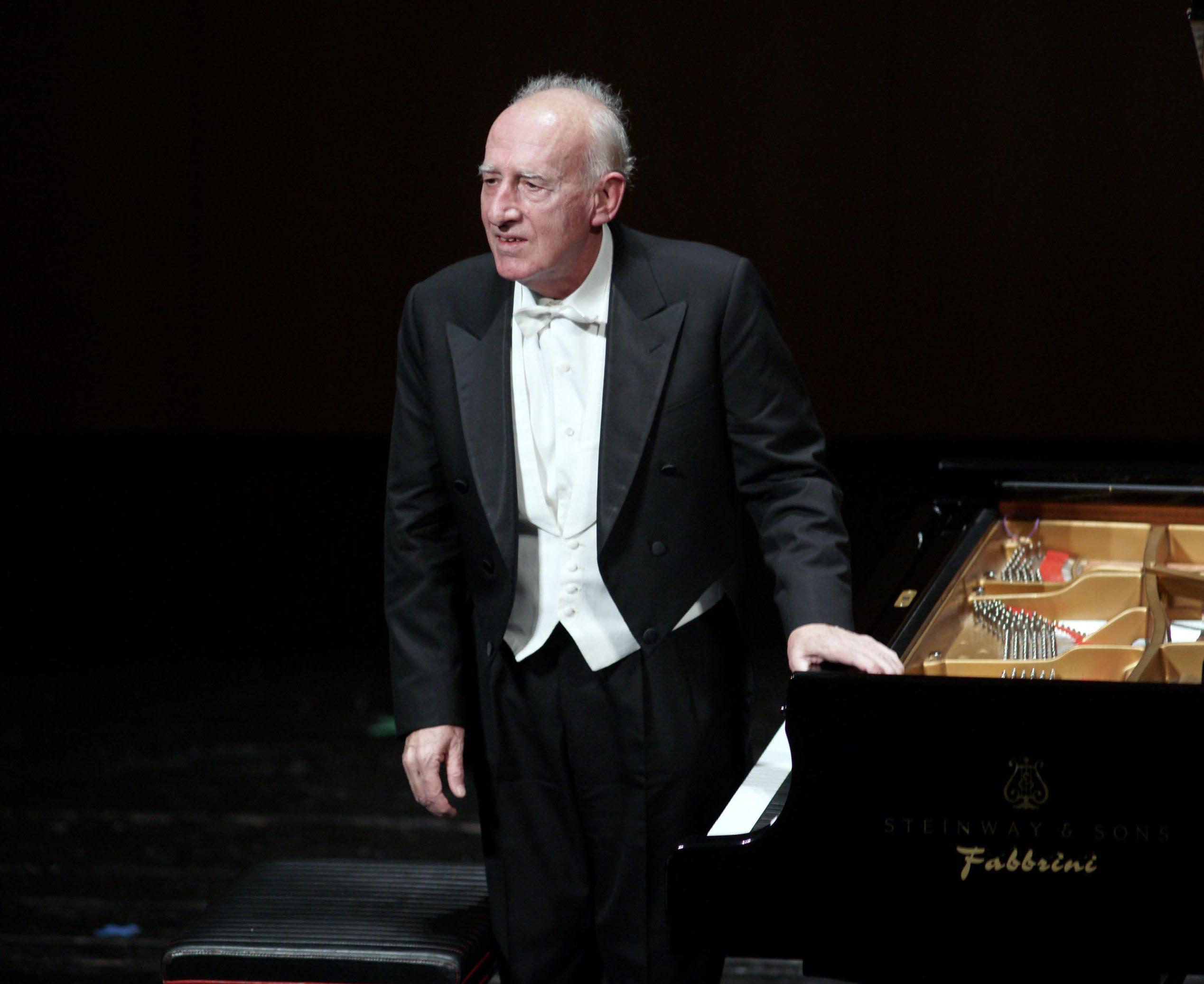 Maurizio Pollini, domani la camera ardente alla Scala