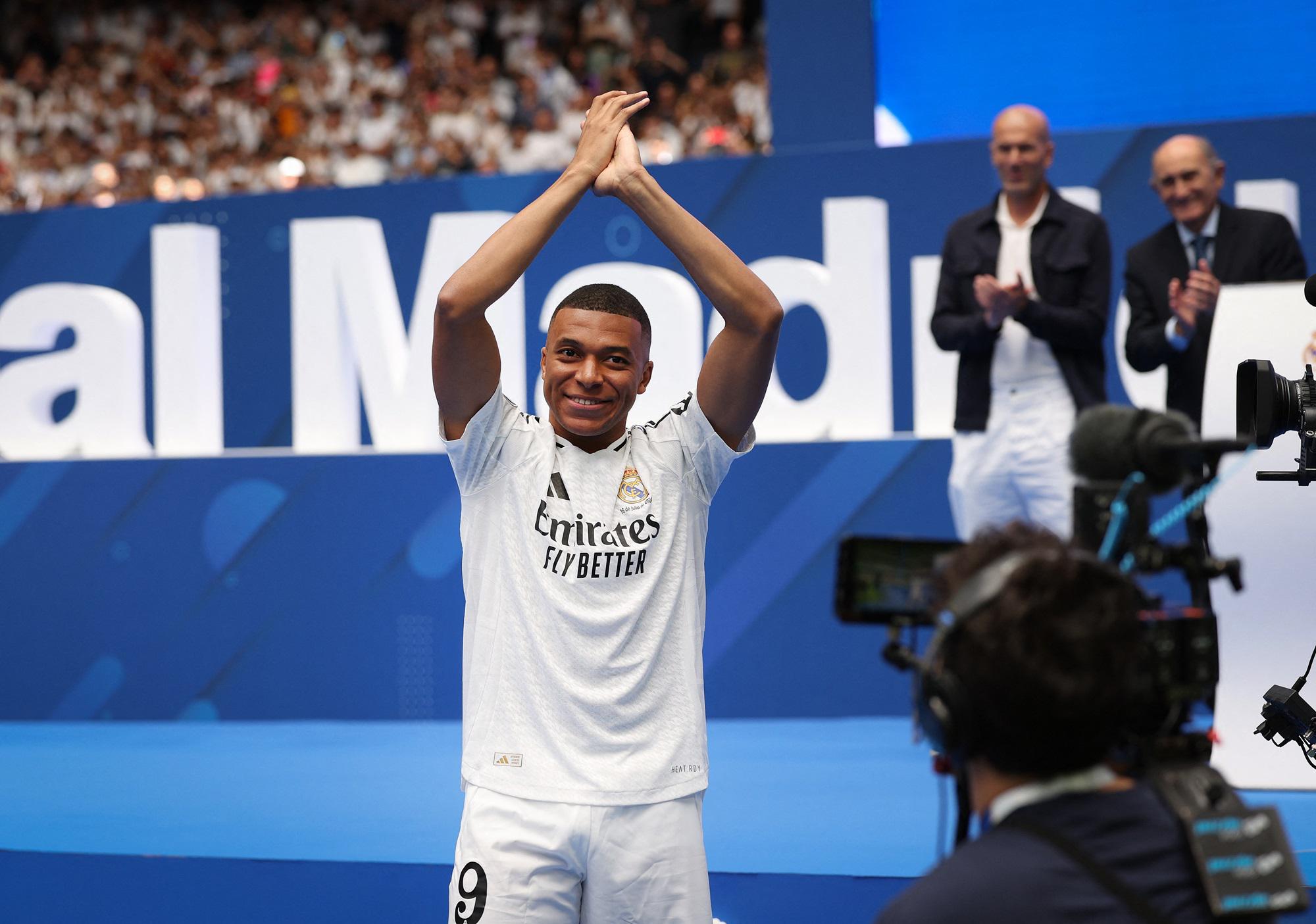 Mbappé nuovo numero 9 del Real Madrid: "Un sogno, darò la vita per il club"