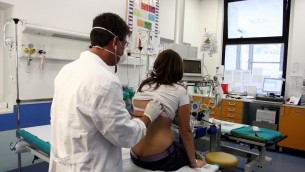 Medici famiglia e pediatri, Nas chiudono 2 studi: 14% irregolari - Video
