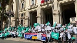 Medici specializzandi protestano a Roma: "Mai più schiavi"