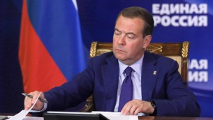 Medvedev: "Legittimo colpire forze armate di alleati Ucraina"