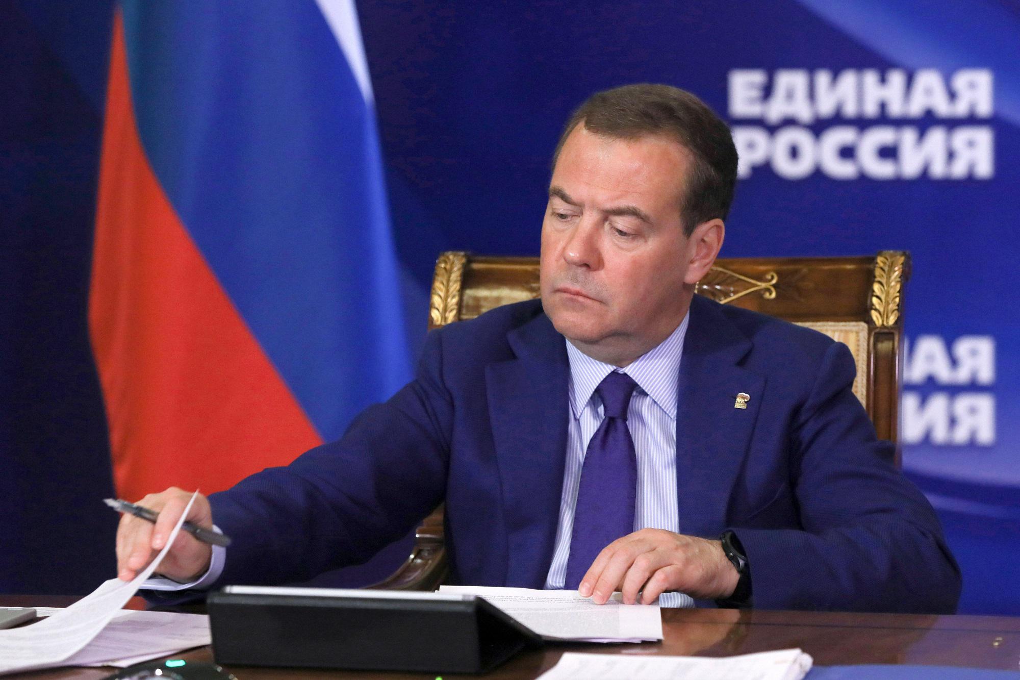 Medvedev: "Legittimo colpire forze armate di alleati Ucraina"