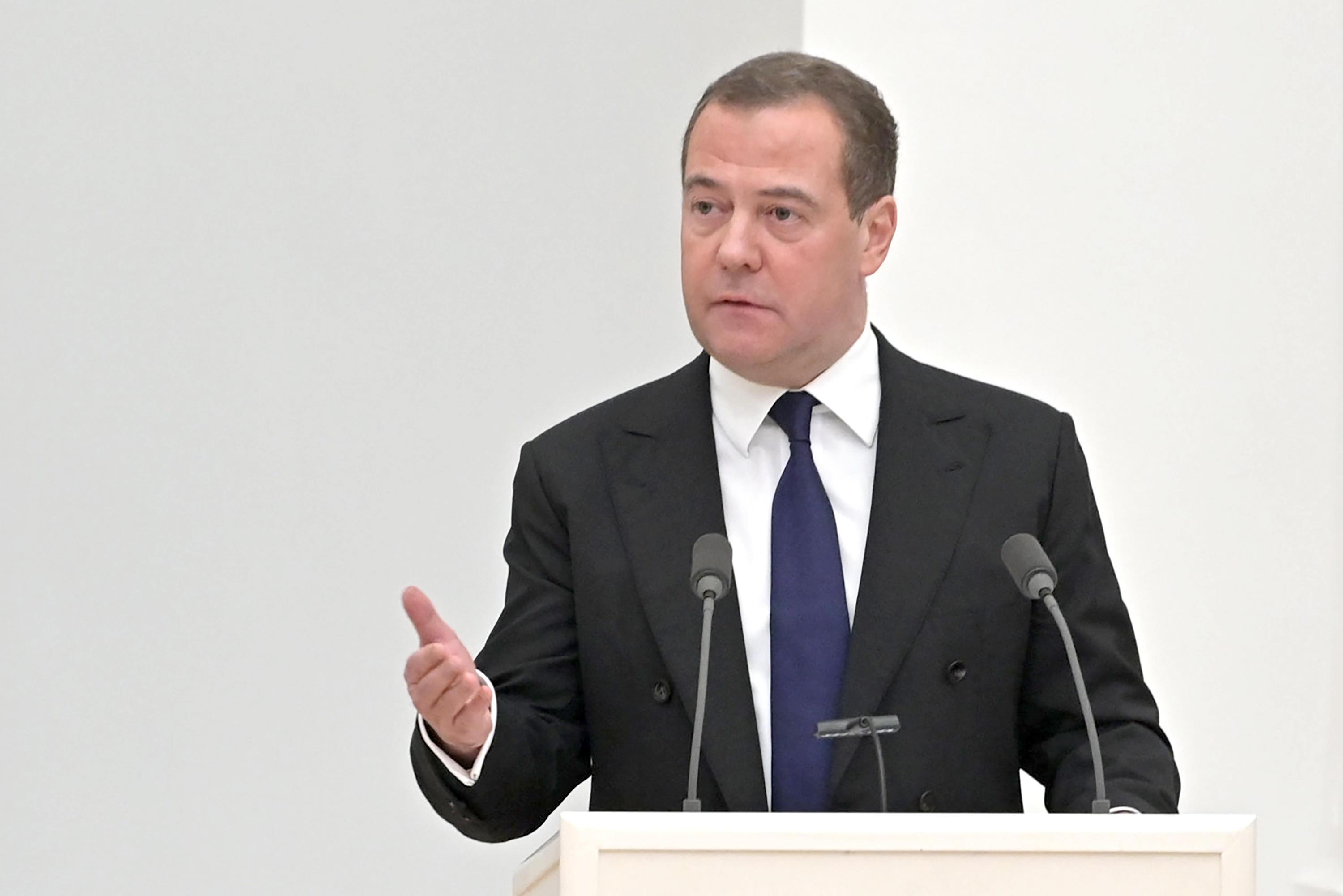 Medvedev: "Ucraina neonazista, rappresaglie contro i leader"