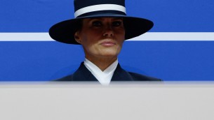 Melania Trump, il significato del cappello 'schermo' scelto per l'Inauguration Day