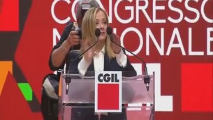 Meloni a Congresso Cgil, 'Bella Ciao' accoglie premier - Video