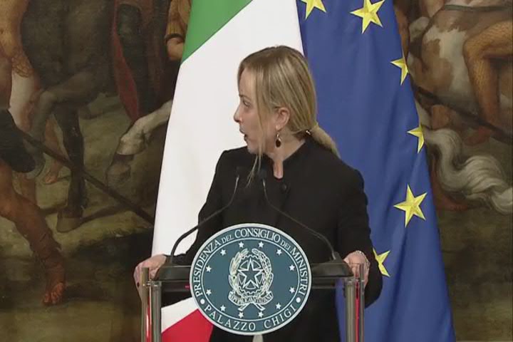 Meloni a Zelensky: "Amico Volodymyr, Italia scommette su vittoria Ucraina" - Video