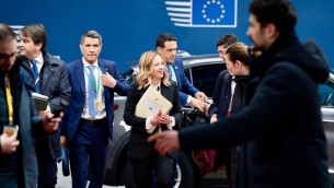 Meloni al Consiglio europeo tra Gaza e sostegno a Ucraina, resta il nodo della difesa comune